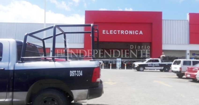 “Olvidan” arma de fuego en el baño de tienda Soriana de SJC