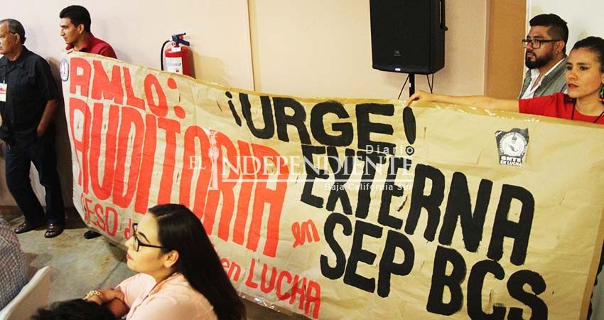 Exigen auditar SEP de Héctor Jiménez frente a Esteban Moctezuma