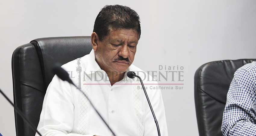 Se retira Armando Martínez con múltiples deudas en su gestión