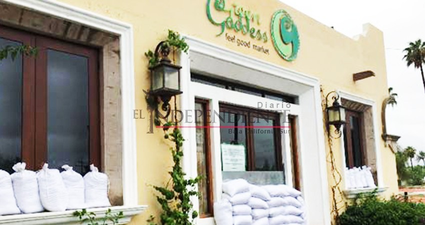 Empresaria hotelera remodela fachada para prevenir inundaciones y la clausuran