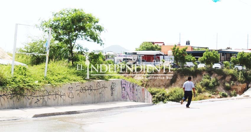 Vecinos de CSL recurrieron a amenazas para lograr reparación de fugas de aguas negras