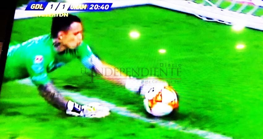¿Gol o atajadón? Polémica en el Chivas vs Pumas de Copa MX