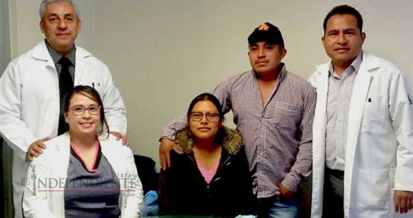 Con todo y bebé extraen útero a madre… y doctores las salvan