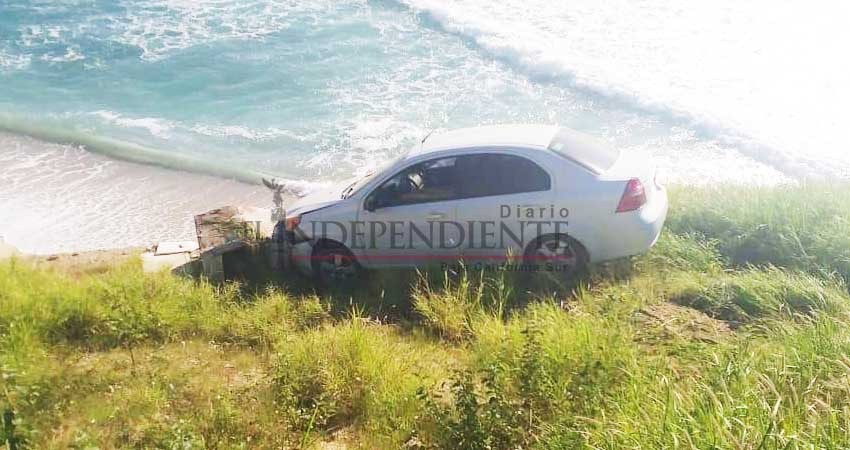 Vehículo estuvo a punto de caer al voladero del “mirador” Costa Azul en SJC