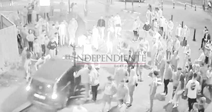 Furioso conductor persigue a ladrones y atropella a dos mujeres