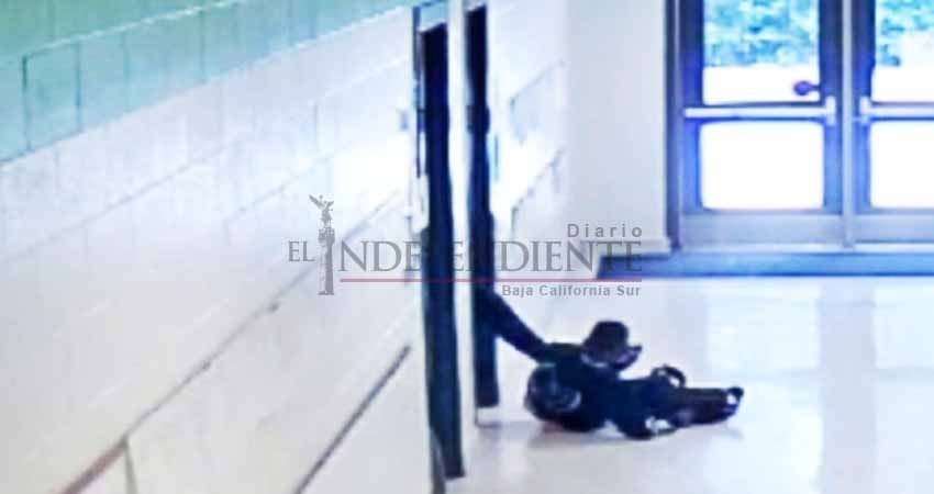 Captan a maestra golpeando a uno de sus alumnos