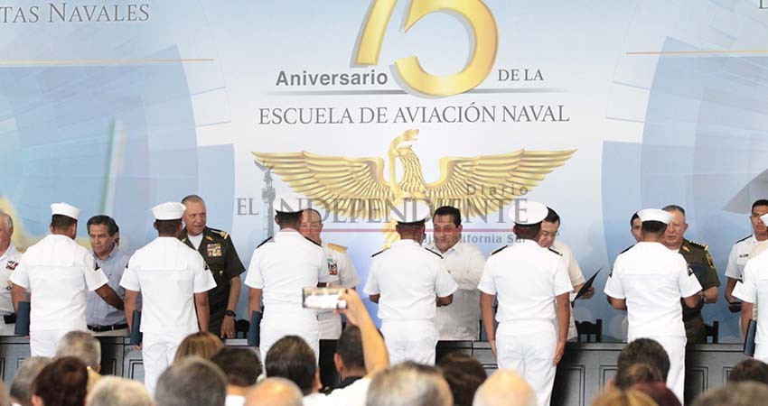 Celebran el 75 aniversario de la Escuela de Aviación Naval