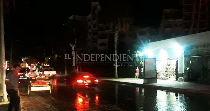 Zona turística de CSL continúa hundida en derrames de agua y oscuridad