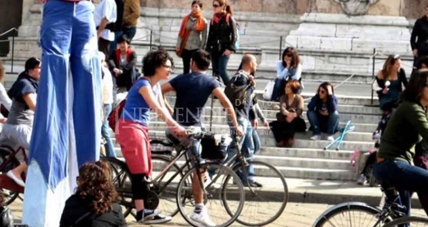 En esta ciudad italiana regalan helado y cerveza por usar la bici