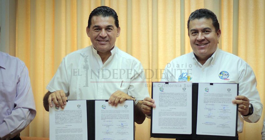 Firman autoridades convenio de colaboración Ayuntamiento La Paz - UABCS