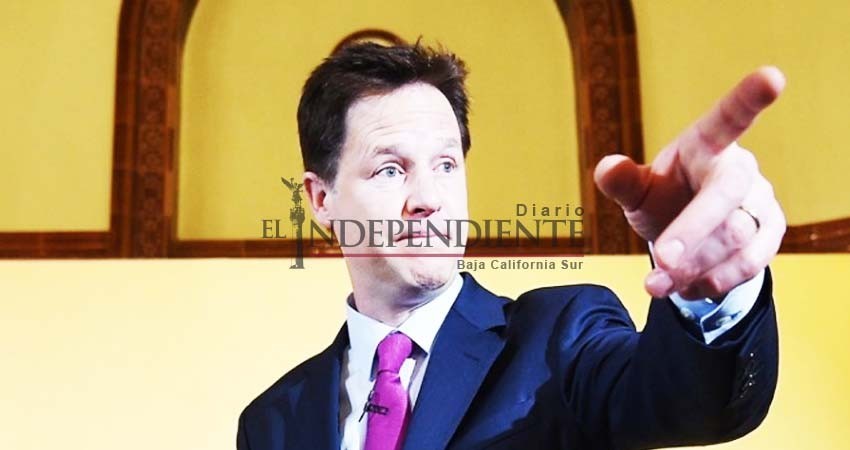 Multan a Facebook con 644 mil dólares por caso Cambridge Analytica