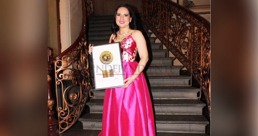 Joven sudcaliforniana recibe el Premio Nacional de la Mujer 2018