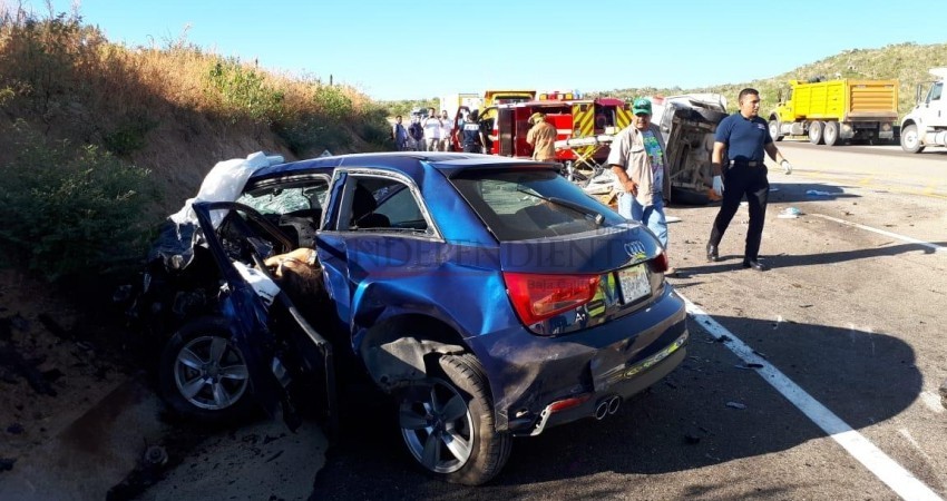 Dos muertos en choque frontal en Carretera CSL - Todos Santos