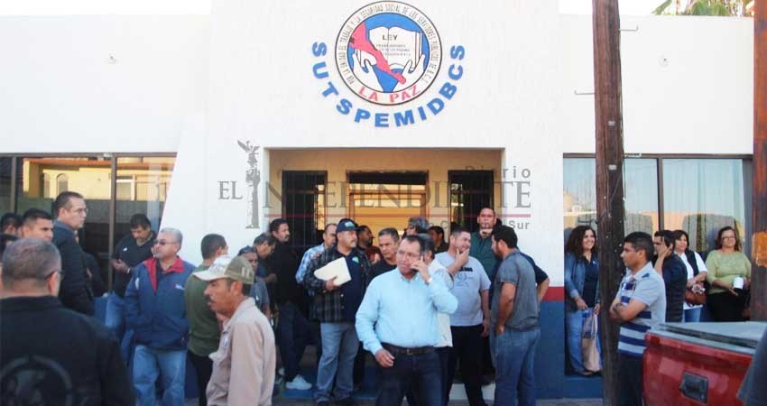 Toma Mauricio Higuera edificio del Sindicato de Burócratas La Paz