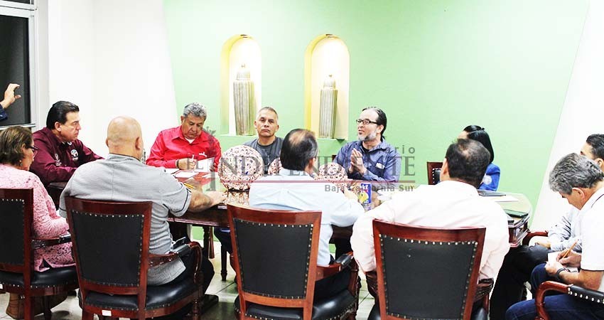 Dialogan autoridades y sociedad sobre criterios para el tránsito de mascotas en el malecón