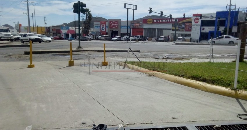 Investiga Delegación de CSL derrame de agua frente a tienda Soriana