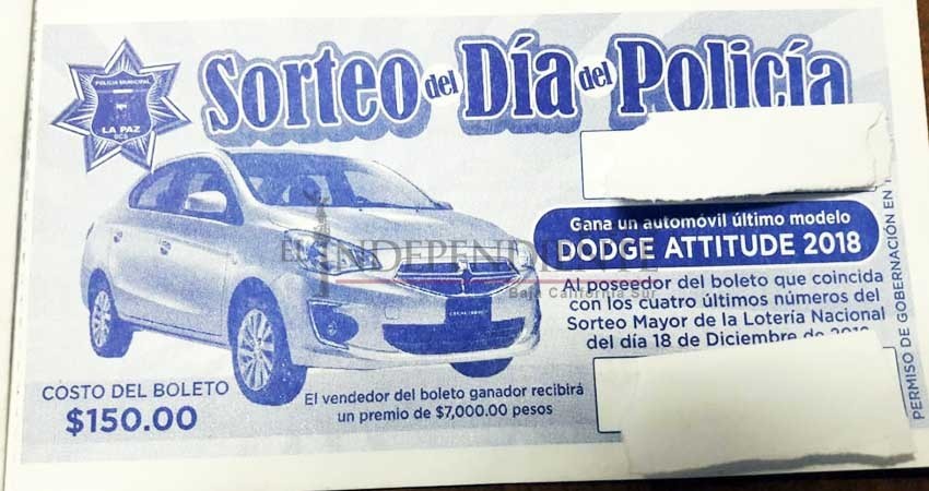 Policías denuncian ser obligados a vender boletos; corporación lo niega