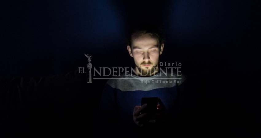 La adicción al celular provoca depresión e insomnio