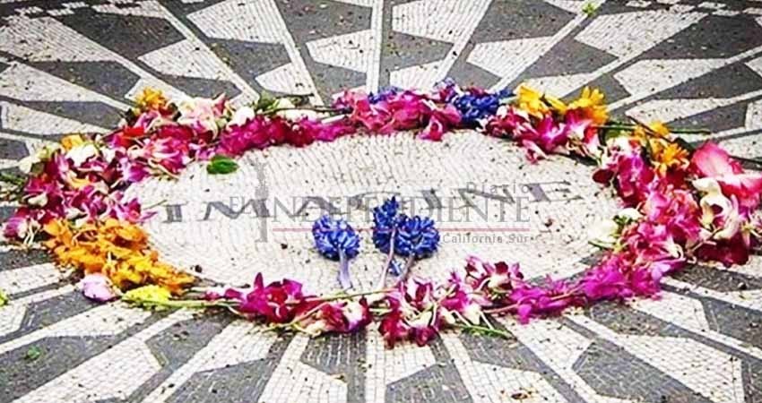 Recuerdan a Lennon a 38 años de su muerte en Central Park