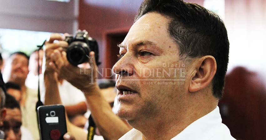 Promete diputado “placas” a choferes de taxi inconformes con Ley de Movilidad