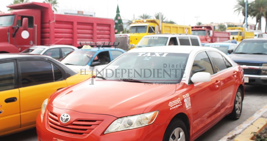 Taxistas se dicen dispuestos a usar plataformas digitales, pero con condiciones