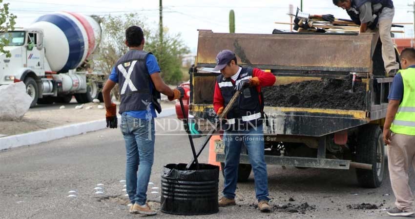 Inicia servicios públicos programa emergente de bacheo