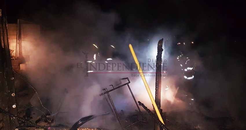 Activa Bomberos programa “Borremos las Cenizas” como apoyo a familia que perdió su casa en incendio