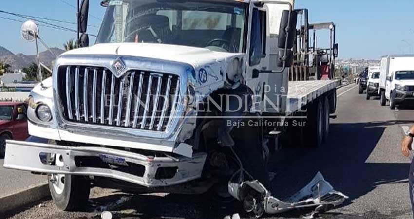 Carambola en Carambola en Corredor Turístico entre taxi, particular y camión de carga