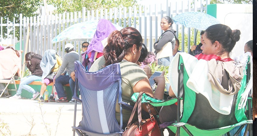 Estrategias de atención serán efectivas para que padres de familia no pernocten en escuelas durante preinscripciones: SEP