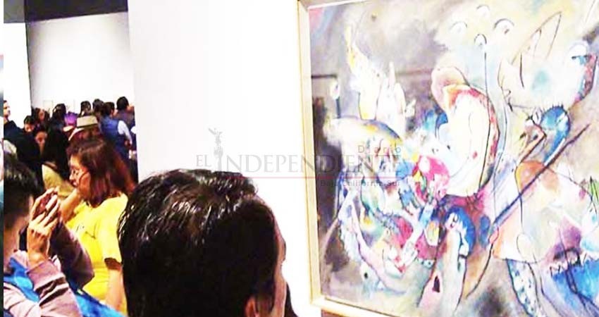 Despiden 6 mil personas a Kandinsky en el Museo del Palacio de Bellas Artes