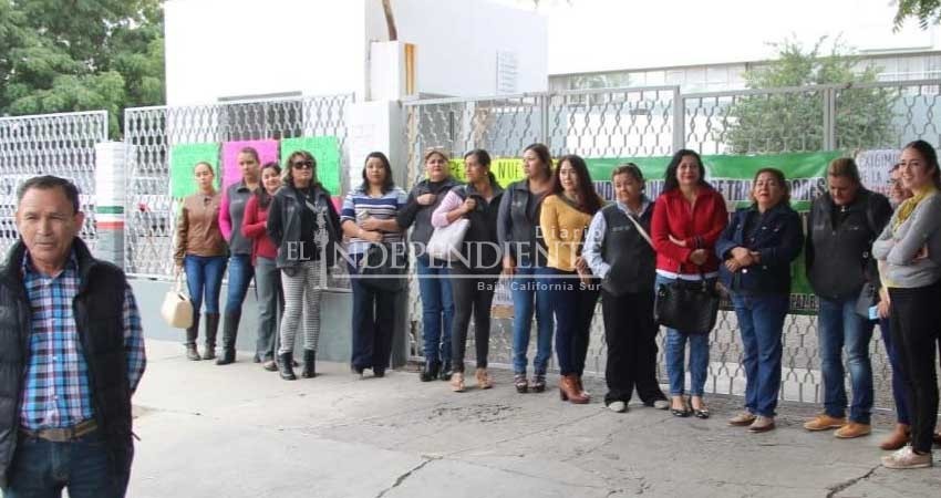 Toman sindicalizados oficinas de Semarnat en BCS