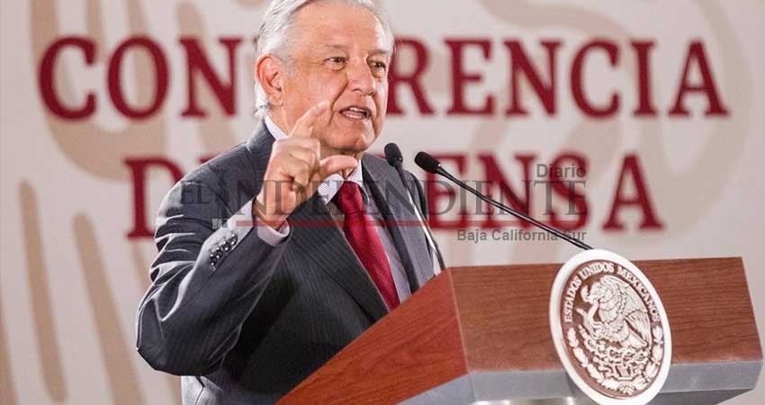 Haya gritos o sombrerazos, democracia se impondrá': López Obrador