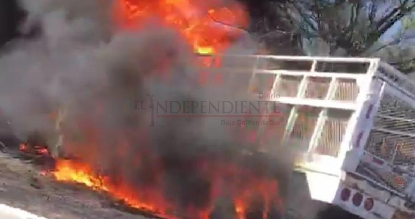 Se incendia camión de carga en el Corredor Turístico de Los Cabos