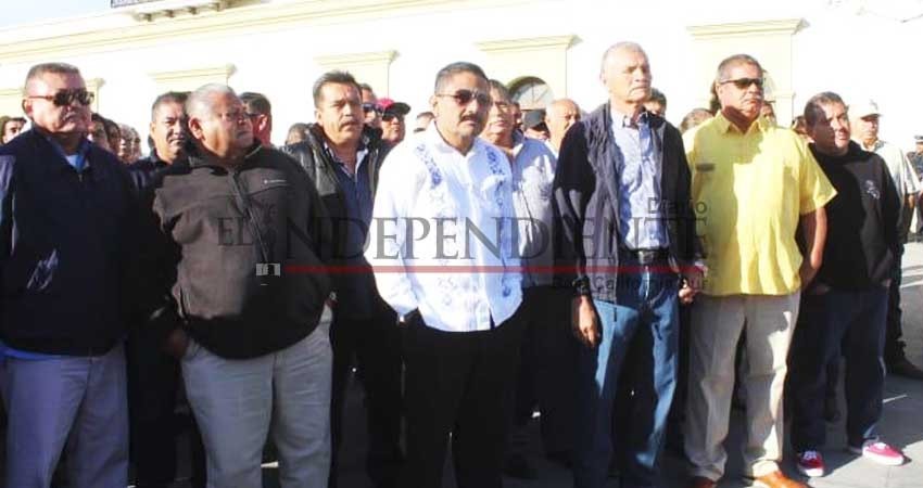 Transportistas exigen a la Alcaldesa de Los Cabos pare al servicio de Uber