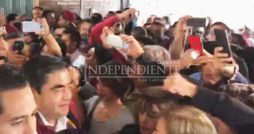 Barbosa se registra como precandidato a gubernatura de Puebla