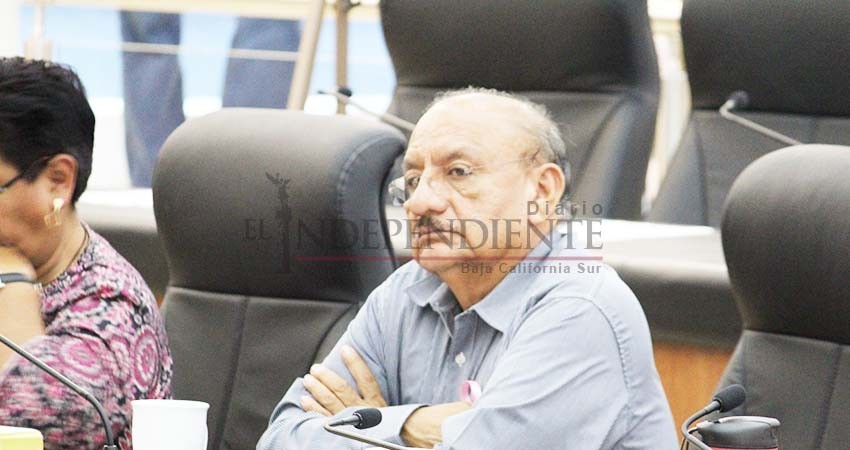 Señalan irregularidades laborales para 45 maestros bien calificados