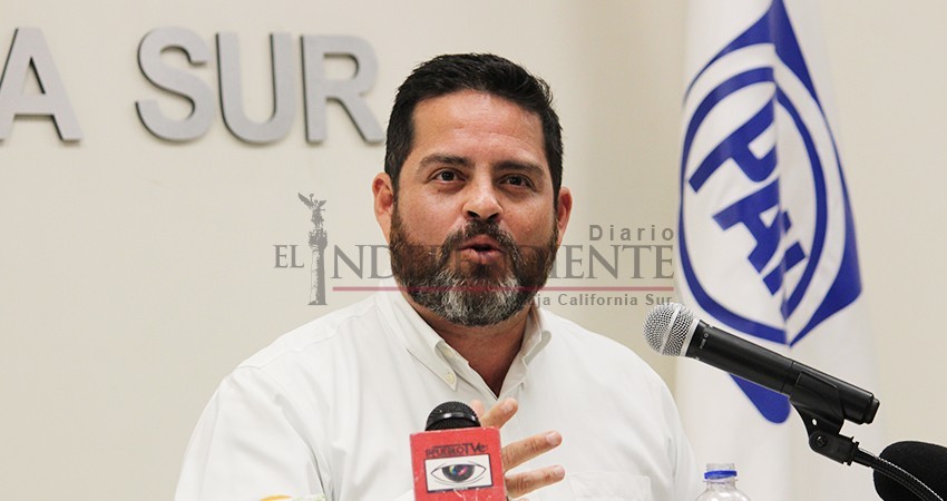 Respalda PAN a gobernador tras ser abucheado frente a AMLO