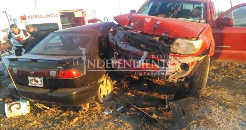 Encontronazo en Carretera a Todos Santos; Tres personas heridas