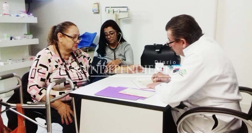 Médico gratuito cumple 6 años en San Antonio