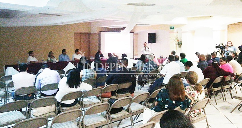 Politizan foro del Frente por la Familia; sólo invitaron a una mujer