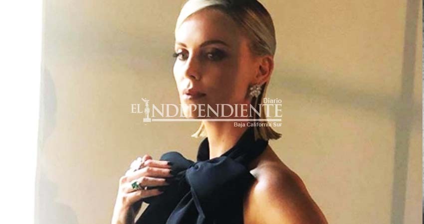 Charlize Theron pide que 'alguien tenga hue…' y la invite a salir