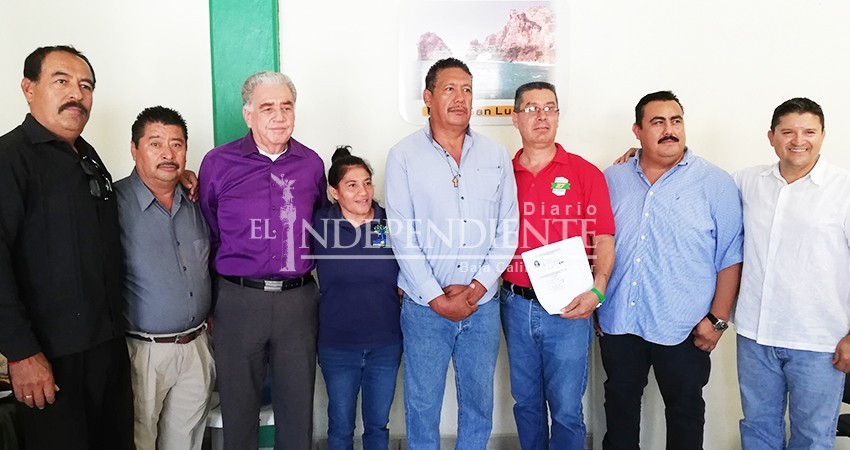 Transportistas cabeños becan a alumnos destacados de CSL
