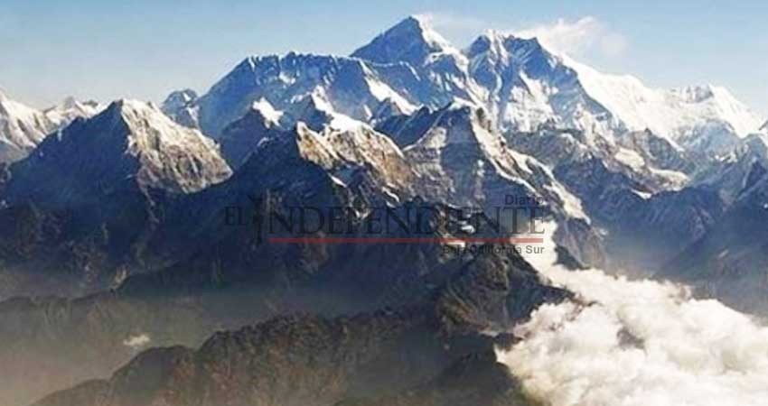 Científicos medirán altura del Everest; dicen que se encogió