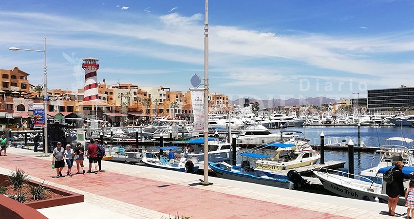 Limitadas opciones de transporte tienen turistas en Los Cabos: AHLC