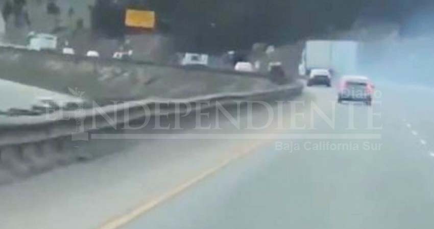 Camión se queda sin frenos en carretera y a toda velocidad