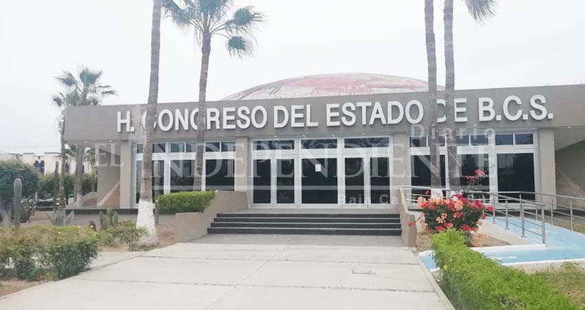 Presiona Perla Flores para que "descongelen" sus iniciativas en Congreso BCS