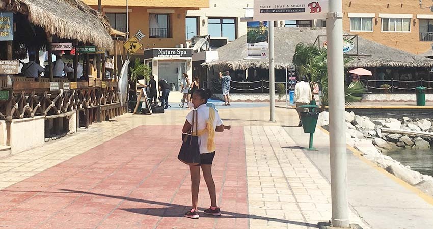 Sigue la explotación de niños en la marina de Cabo San Lucas