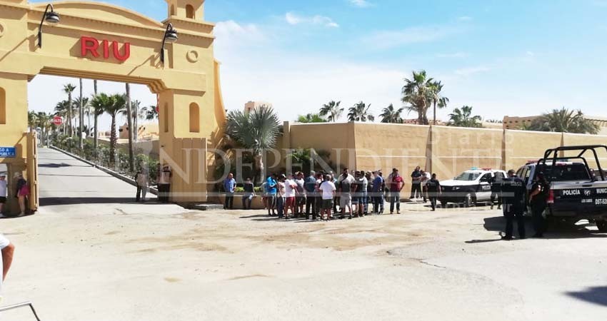 Piden empresarios que se detengan a los involucrados en la trifulca Uber vs taxistas