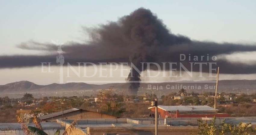 El cielo se cubrió de humo por un incendio cerca de una “chatarrera”