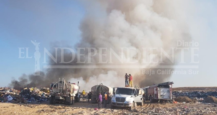 Se incendia el tiradero de basura de La Paz